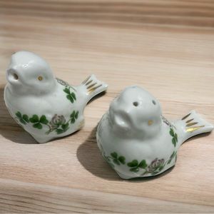 Vintage Oakley Fine Bone England Shamrock Bird Salt & Pepper Shakers. RARE FIND